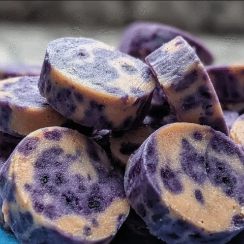 Cool Blueberry and Peanut Butter Swirl Snacks for Dogs